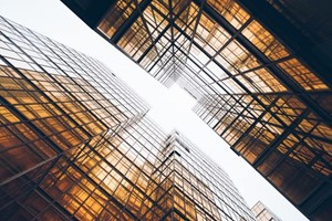 MAKONIS GmbH Projet - Assistance pour les processus DevOps dans le cloud et la capacité à l'échelle dans le secteur de l'assurance