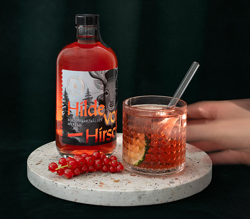 SDV STUDIOS GmbH & Co. KG Projet - Hilde von Hirsch : branding visuel pour un apéritif régional